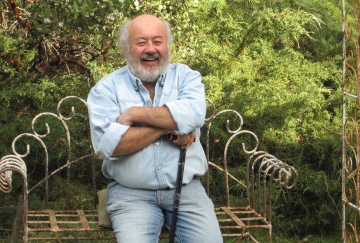 gilles-wire-bench-laugh-2