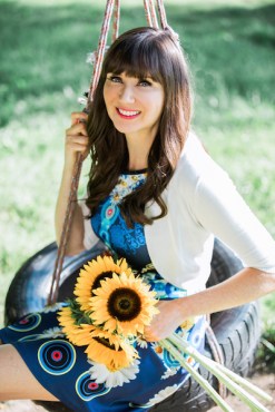 jd-2017-headshot-sunflowers