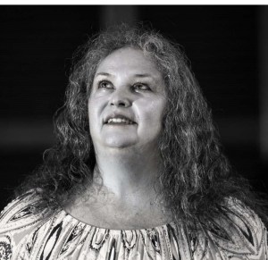 gloriji black and white 1